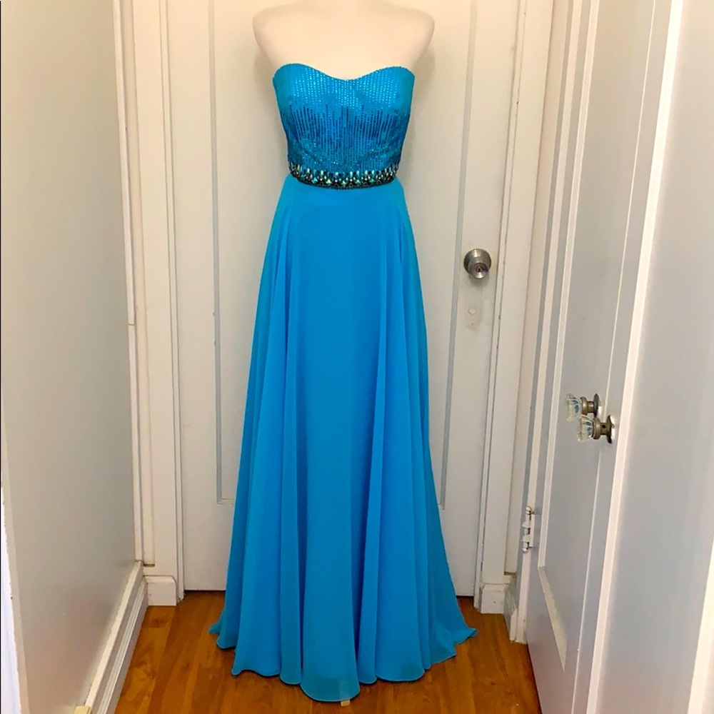 💙 Ocean blue strapless Tony Bowls Gown